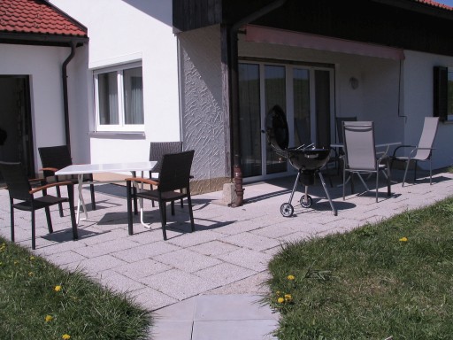Stühle und Grill