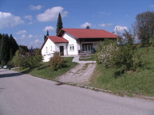 Blick auf das Haus von der Straße